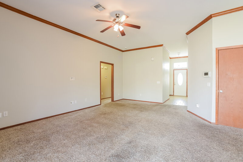1,500/Mo, 6001 SE 84th St Oklahoma City, OK 73135 Living Room View 3
