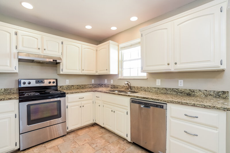 1,500/Mo, 6001 SE 84th St Oklahoma City, OK 73135 Kitchen View 2