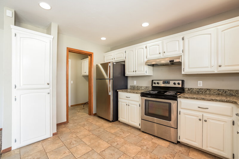 1,500/Mo, 6001 SE 84th St Oklahoma City, OK 73135 Kitchen View 3