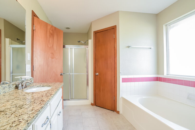 1,500/Mo, 6001 SE 84th St Oklahoma City, OK 73135 Main Bathroom View 2