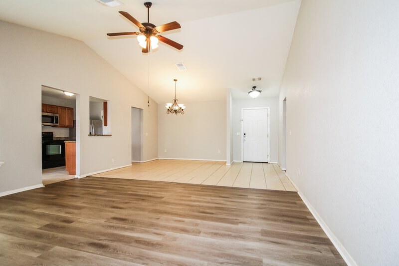 1,515/Mo, 5524 Del Creek Rd Oklahoma City, OK 73117 Living Room View