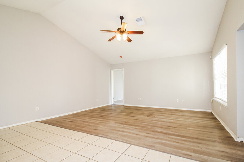 1,515/Mo, 5524 Del Creek Rd Oklahoma City, OK 73117 Living Room View 2