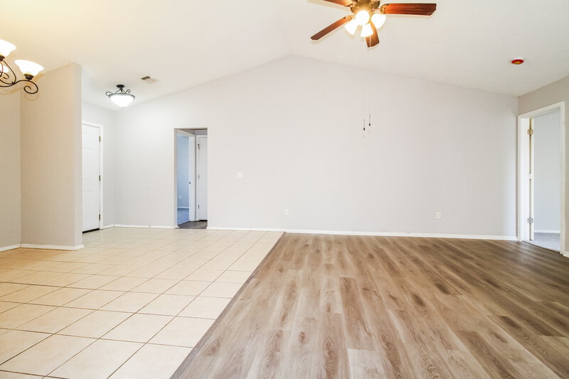 1,515/Mo, 5524 Del Creek Rd Oklahoma City, OK 73117 Living Room View 3