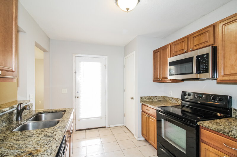 1,515/Mo, 5524 Del Creek Rd Oklahoma City, OK 73117 Kitchen View 2