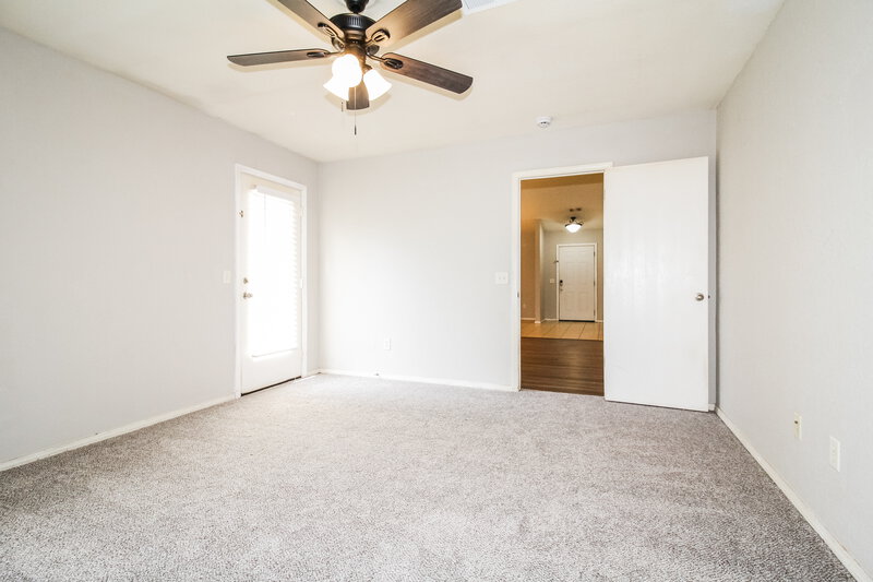 1,515/Mo, 5524 Del Creek Rd Oklahoma City, OK 73117 Main Bedroom View 2