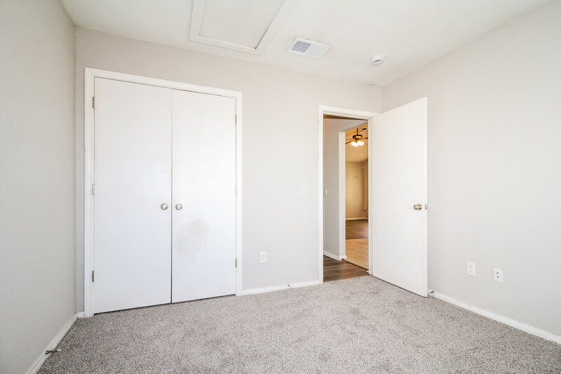1,515/Mo, 5524 Del Creek Rd Oklahoma City, OK 73117 Bedroom View 4