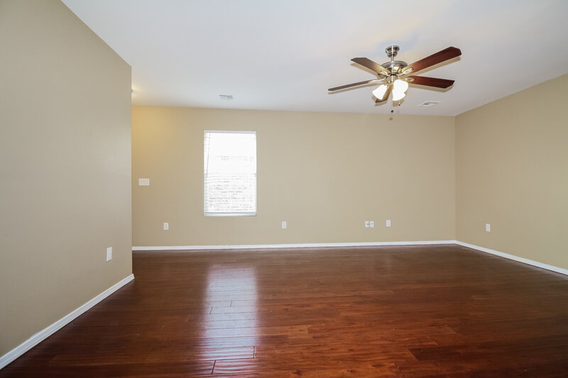 1,300/Mo, 8120 Rausch Ln Oklahoma City, OK 73135 Living Room View