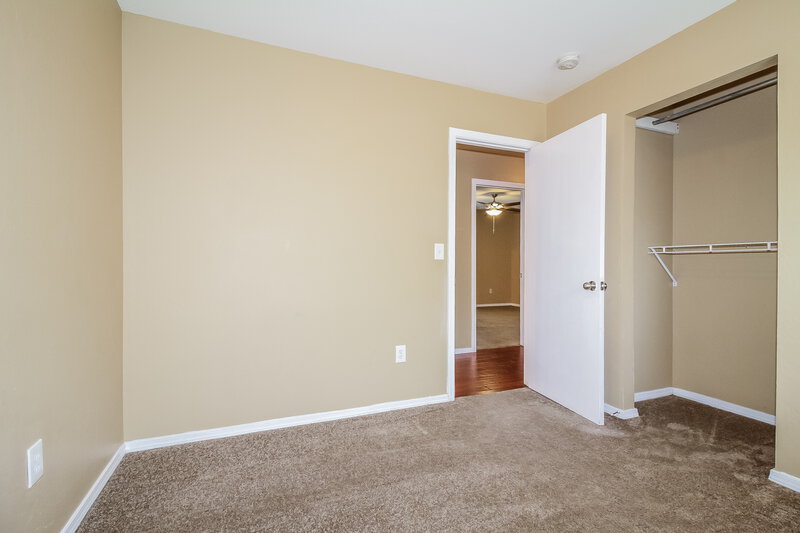 1,300/Mo, 8120 Rausch Ln Oklahoma City, OK 73135 Bedroom View 4