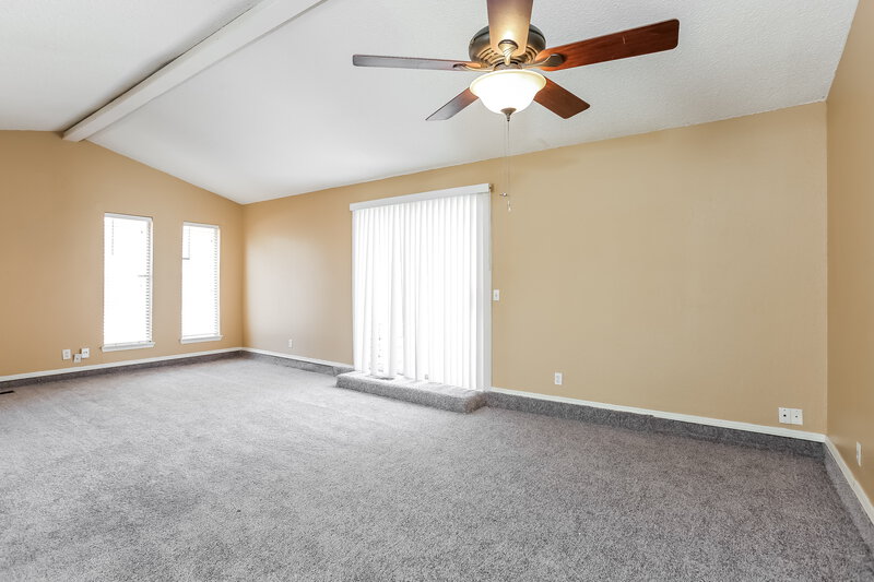 1,276/Mo, 11909 Sagamore Dr Yukon, OK 73099 Living Room View