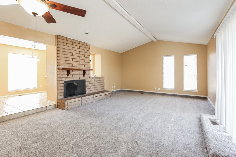 1,276/Mo, 11909 Sagamore Dr Yukon, OK 73099 Living Room View 3