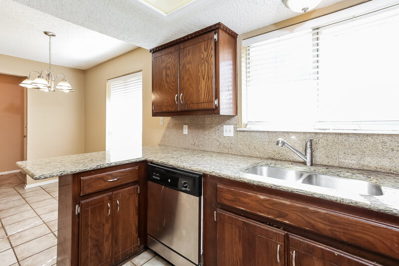 1,276/Mo, 11909 Sagamore Dr Yukon, OK 73099 Kitchen View 2