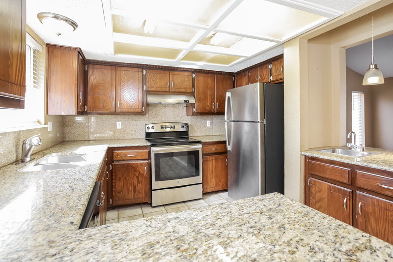 1,276/Mo, 11909 Sagamore Dr Yukon, OK 73099 Kitchen View 3