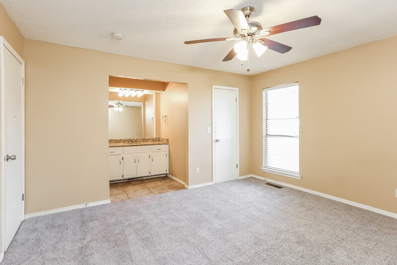 1,276/Mo, 11909 Sagamore Dr Yukon, OK 73099 Master Bedroom View 2