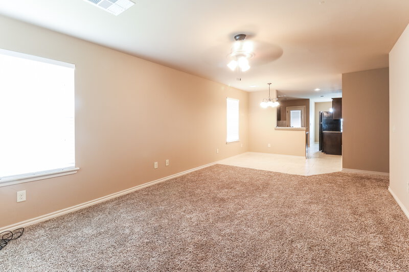 1,465/Mo, 421 Pearl St Yukon, OK 73099 Living Room View