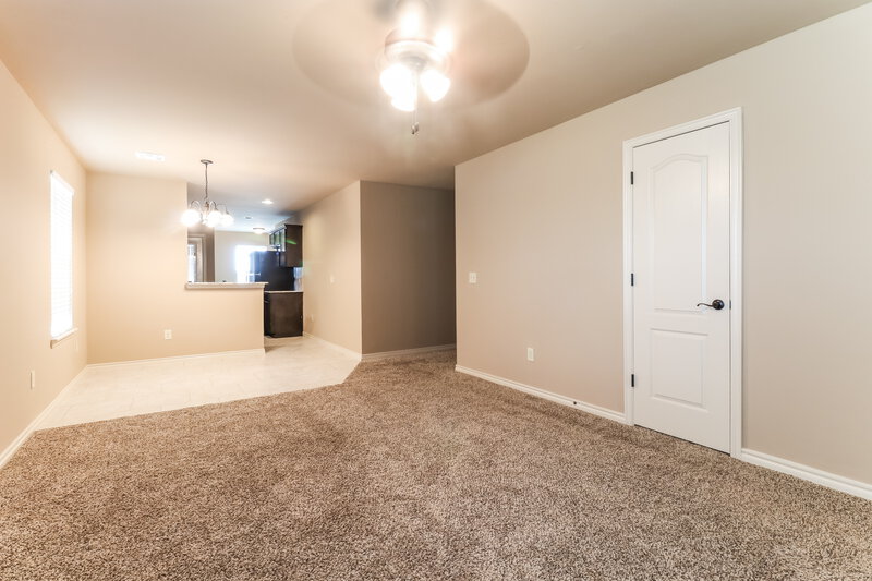 1,465/Mo, 421 Pearl St Yukon, OK 73099 Living Room View 4