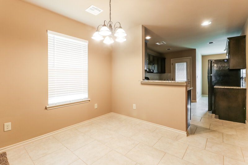 1,465/Mo, 421 Pearl St Yukon, OK 73099 Dining Room View 3