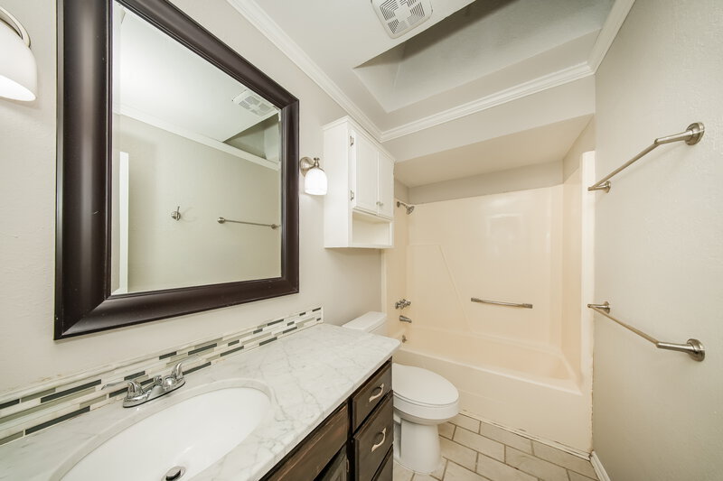1,405/Mo, 2600 Amy Ct Moore, OK 73160 Bathroom View