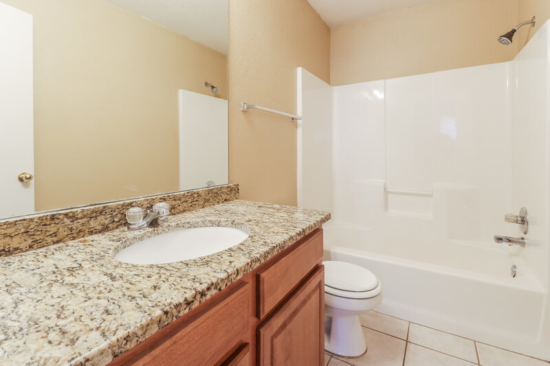 1,500/Mo, 5536 Bush Creek Way oklahoma city, OK 73117 Main Bathroom View
