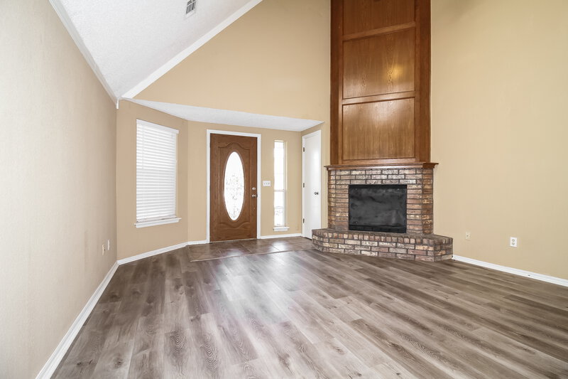 1,380/Mo, 2110 Westmore Dr Moore, OK 73170 Living Room View