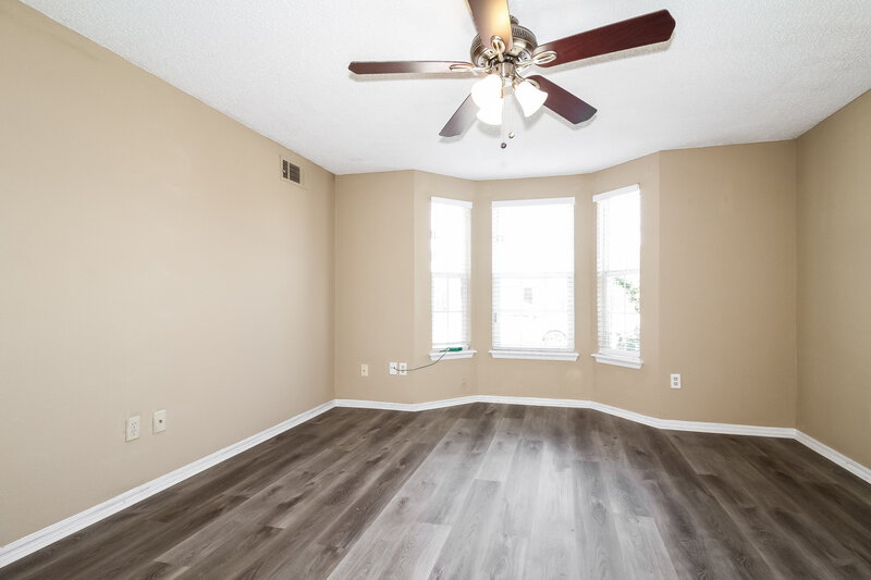 1,380/Mo, 2110 Westmore Dr Moore, OK 73170 Main Bedroom View 2