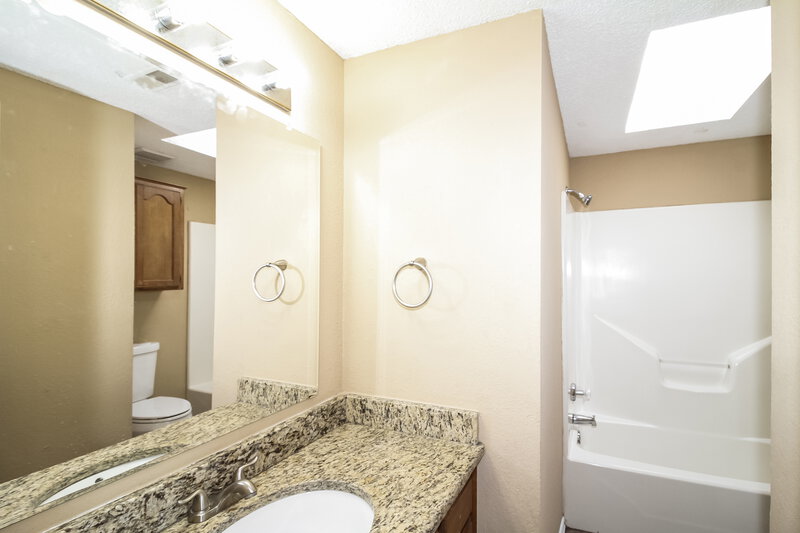 1,380/Mo, 2110 Westmore Dr Moore, OK 73170 Bathroom View