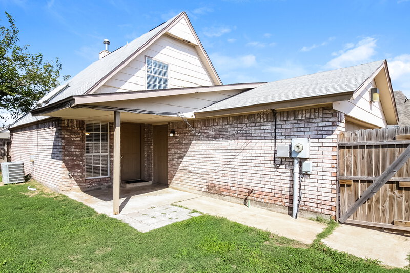 1,380/Mo, 2110 Westmore Dr Moore, OK 73170 Rear View