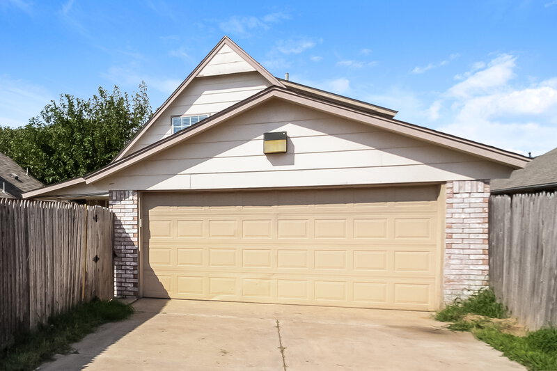 1,380/Mo, 2110 Westmore Dr Moore, OK 73170 Rear View 2