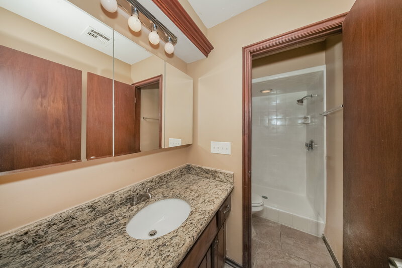 1,480/Mo, 808 Waterview Rd Oklahoma City, OK 73170 Main Bathroom View