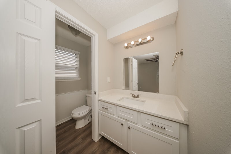 1,480/Mo, 808 Waterview Rd Oklahoma City, OK 73170 Bathroom View