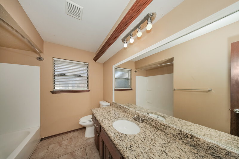 1,480/Mo, 808 Waterview Rd Oklahoma City, OK 73170 Bathroom View 2