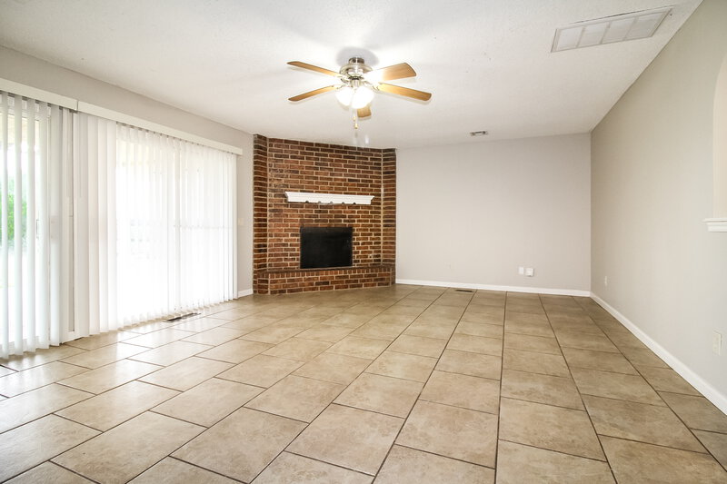 1,450/Mo, 8705 Dena Ln Oklahoma City, OK 73132 Living Room View
