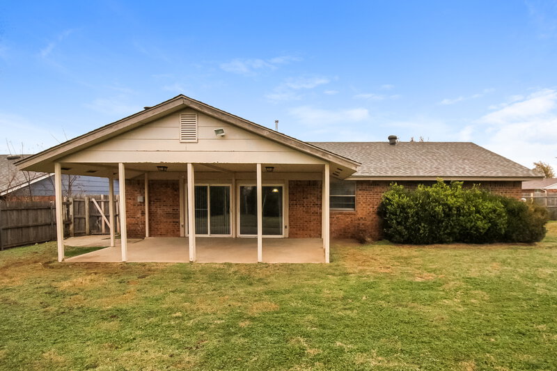 1,450/Mo, 8705 Dena Ln Oklahoma City, OK 73132 Rear View