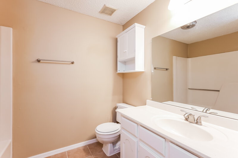 1,395/Mo, 804 Branchwood Ct Norman, OK 73072 Bathroom View
