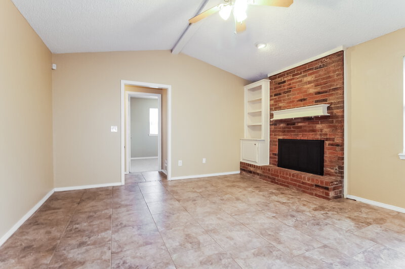 1,405/Mo, 1100 SE 11th St Moore, OK 73160 Living Room View