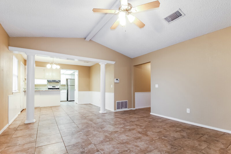 1,405/Mo, 1100 SE 11th St Moore, OK 73160 Living Room View 2