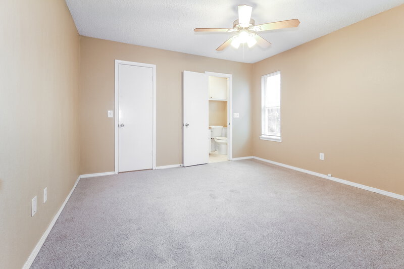 1,405/Mo, 1100 SE 11th St Moore, OK 73160 Main Bedroom View