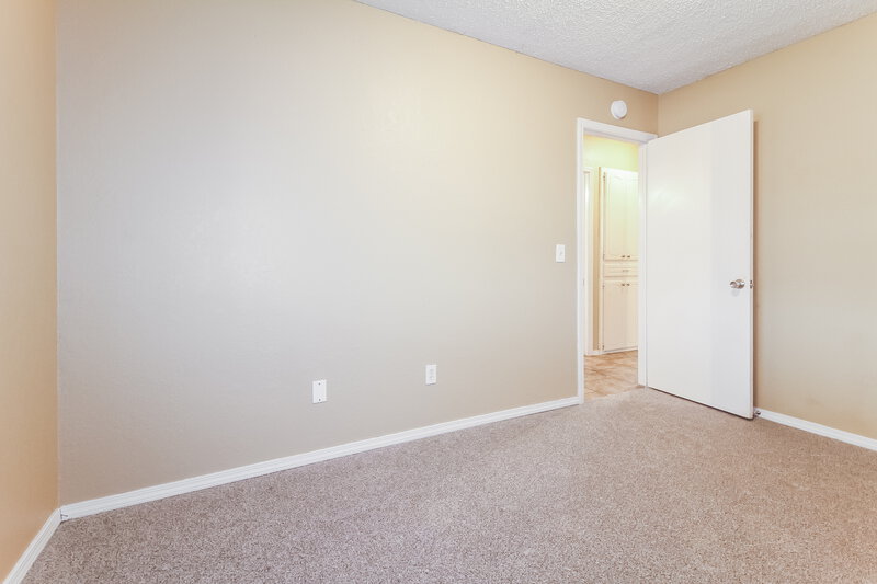 1,405/Mo, 1100 SE 11th St Moore, OK 73160 Bedroom View