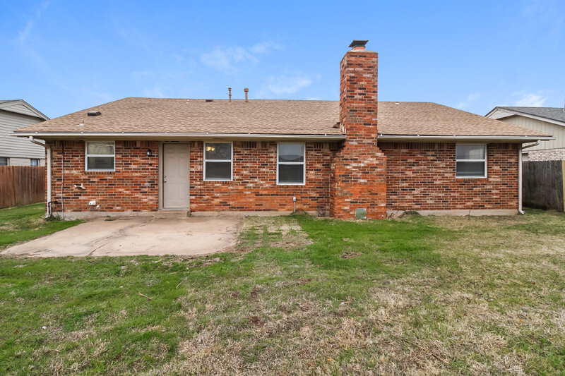 1,405/Mo, 1100 SE 11th St Moore, OK 73160 Rear View