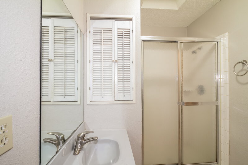 1,535/Mo, 10397 Dorothy Dr Oklahoma City, OK 73162 Bathroom View