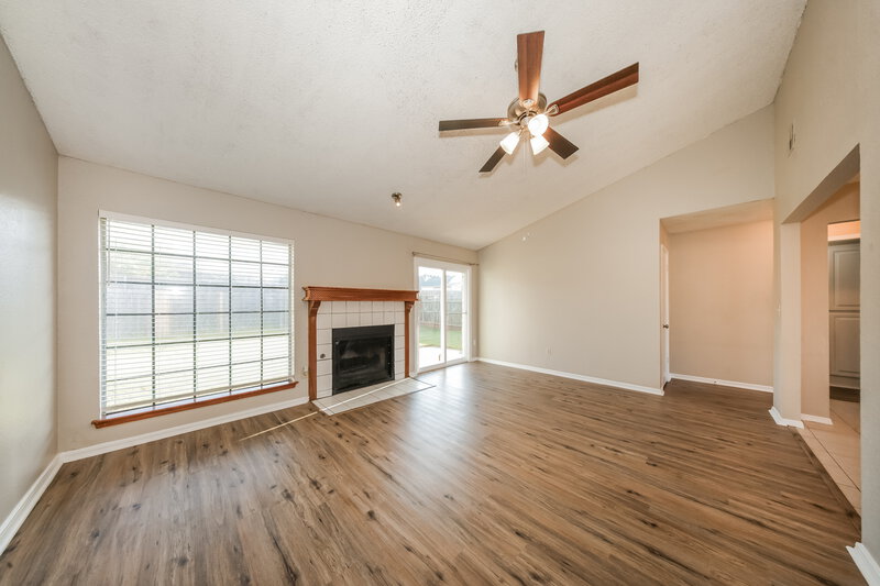 1,430/Mo, 1105 Northridge Rd Moore, OK 73160 Living Room View 2