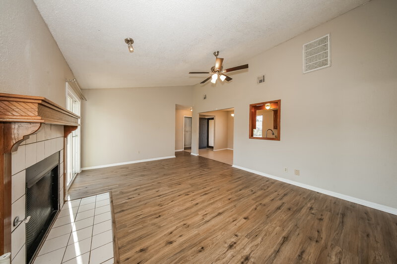 1,430/Mo, 1105 Northridge Rd Moore, OK 73160 Living Room View 3