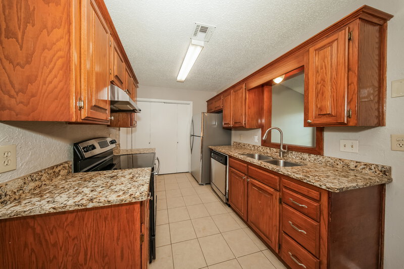 1,430/Mo, 1105 Northridge Rd Moore, OK 73160 Kitchen View