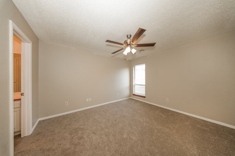 1,430/Mo, 1105 Northridge Rd Moore, OK 73160 Main Bedroom View 2