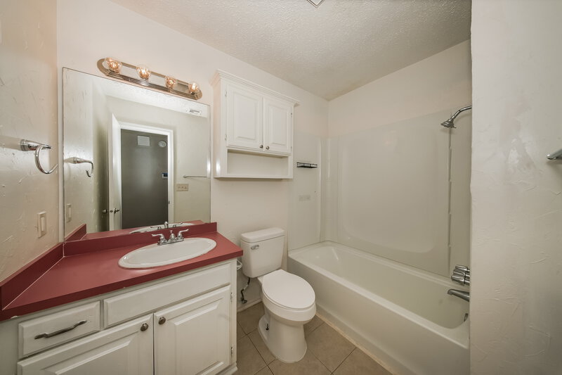 1,430/Mo, 1105 Northridge Rd Moore, OK 73160 Bathroom View