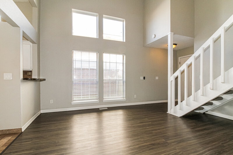 1,535/Mo, 503 Clover Rd Moore, OK 73160 Living Room View