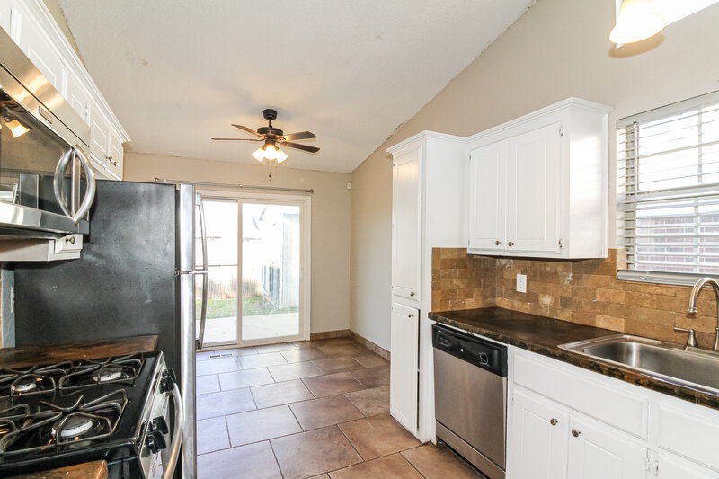 1,535/Mo, 503 Clover Rd Moore, OK 73160 Kitchen View