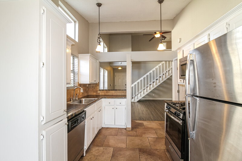 1,535/Mo, 503 Clover Rd Moore, OK 73160 Kitchen View 2