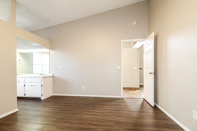 1,535/Mo, 503 Clover Rd Moore, OK 73160 Main Bedroom View