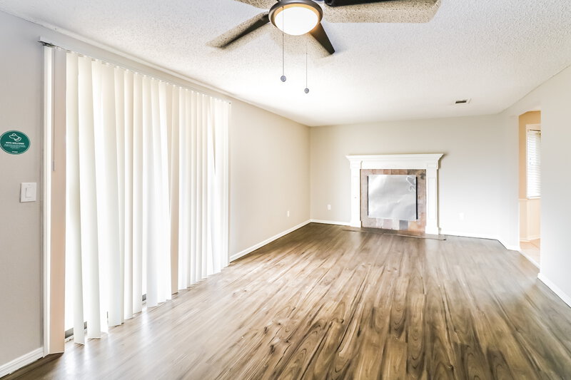 1,330/Mo, 10305 S Winston Way Oklahoma City, OK 73139 Living Room View 3