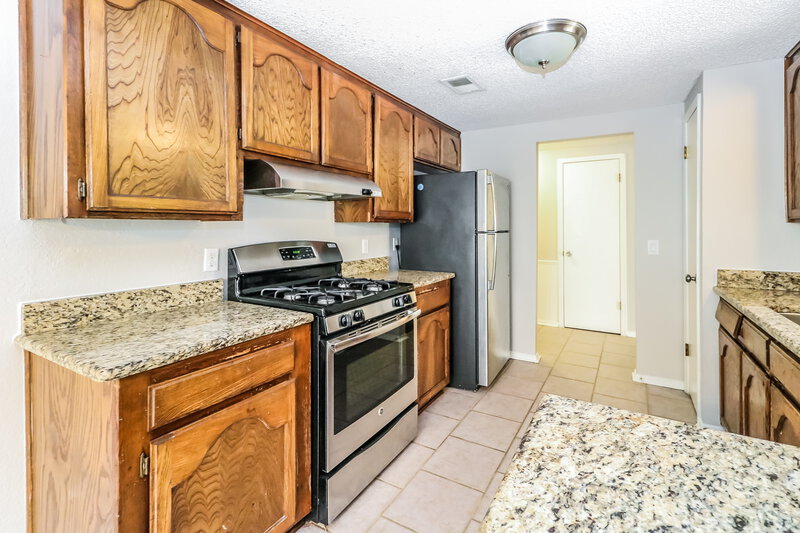 1,330/Mo, 10305 S Winston Way Oklahoma City, OK 73139 Kitchen View 2